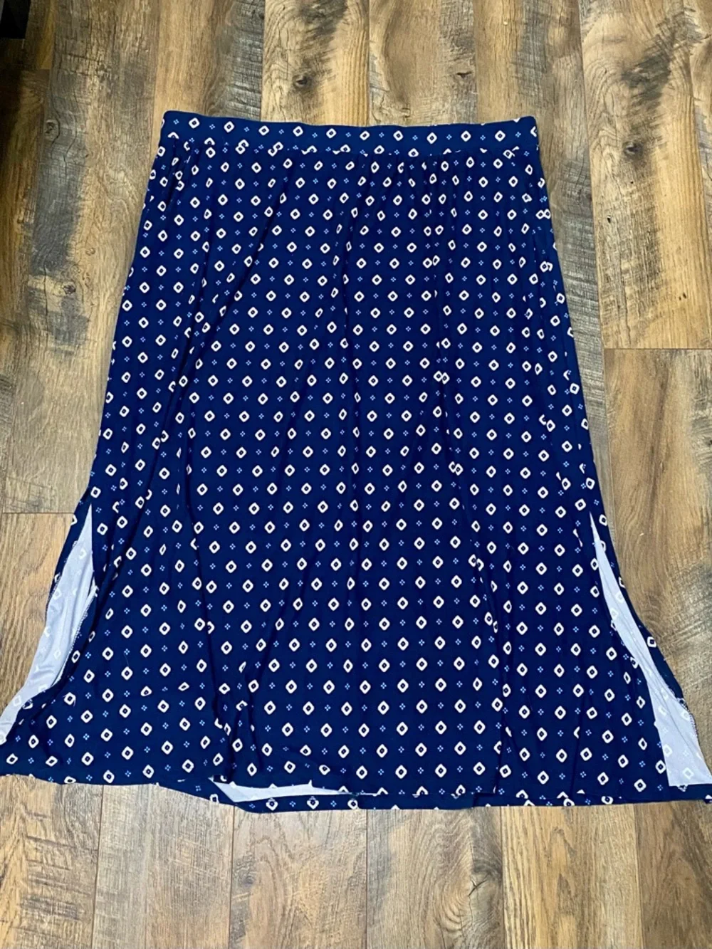 Women's Navy Blue Patterned Midi Skirt with Side Slit and Pockets - Picture 2 of 3